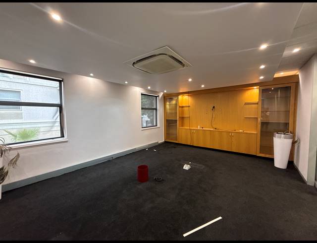 4,714M² OFFICE FOR SALE IN HOUGHTON ESTATE